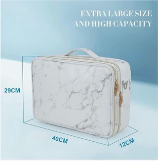 Maletín de maquillaje blanco y dorado