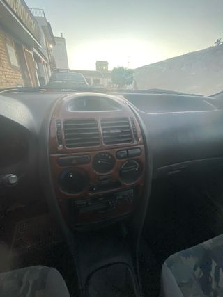 Mitsubishi Carisma 1999