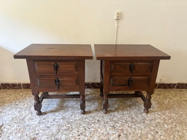 Comodini spagnoli del XX secolo (2 unità)