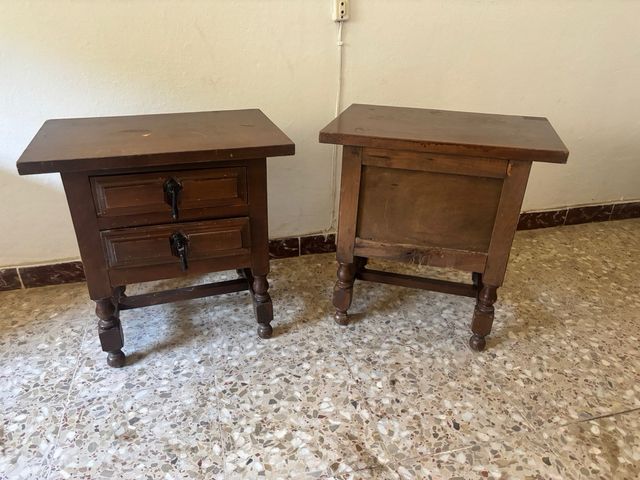 Comodini spagnoli del XX secolo (2 unità)