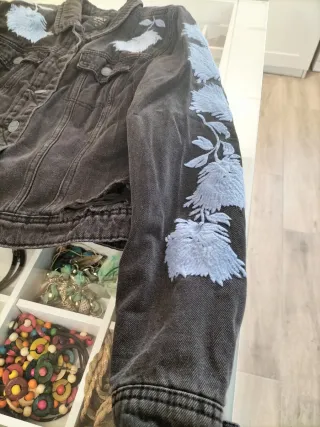 Cazadora vaquera Only bordada