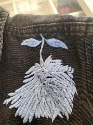 Cazadora vaquera Only bordada