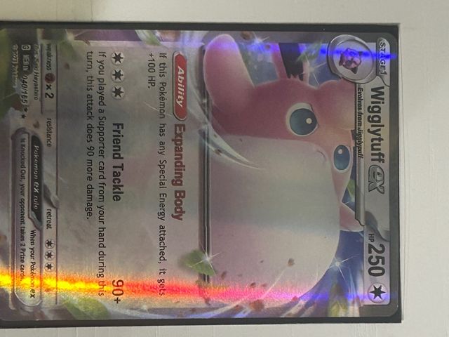 Carta Pokémon con funda