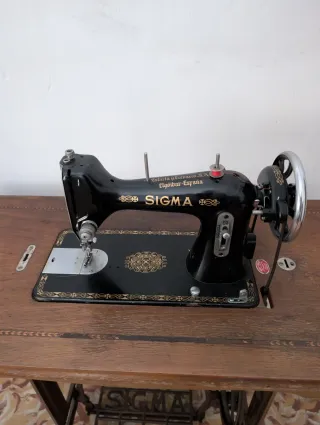 Máquina de coser Sigma antigua