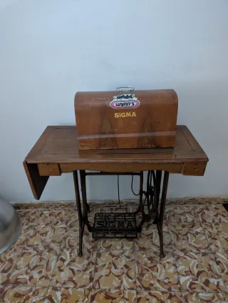 Máquina de coser Sigma antigua