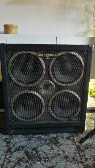 Cabezal Bajo Bugera + Pantalla Behringer + Flight