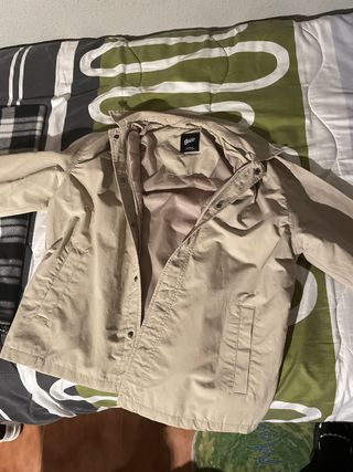 Chaqueta Pull and Bear entretiempo beige