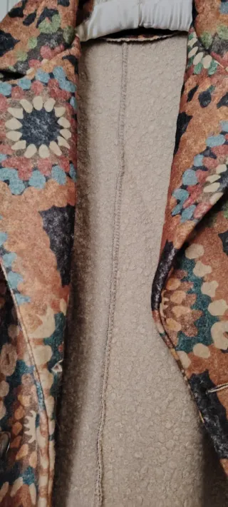 Abrigo estampado geométrico talla L