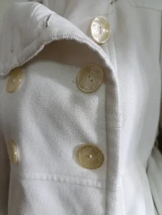 Abrigo blanco elegante