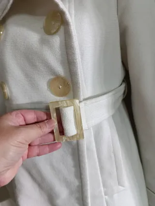 Abrigo blanco elegante