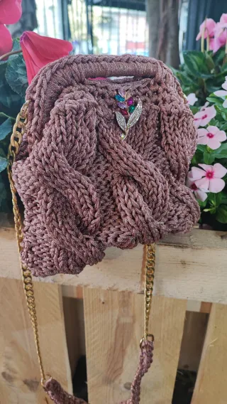 Clutch uncinetto fatta a mano color oro rosa