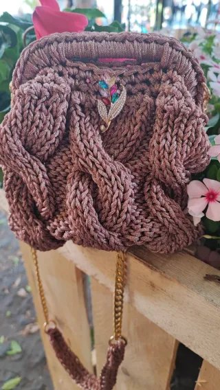 Clutch uncinetto fatta a mano color oro rosa