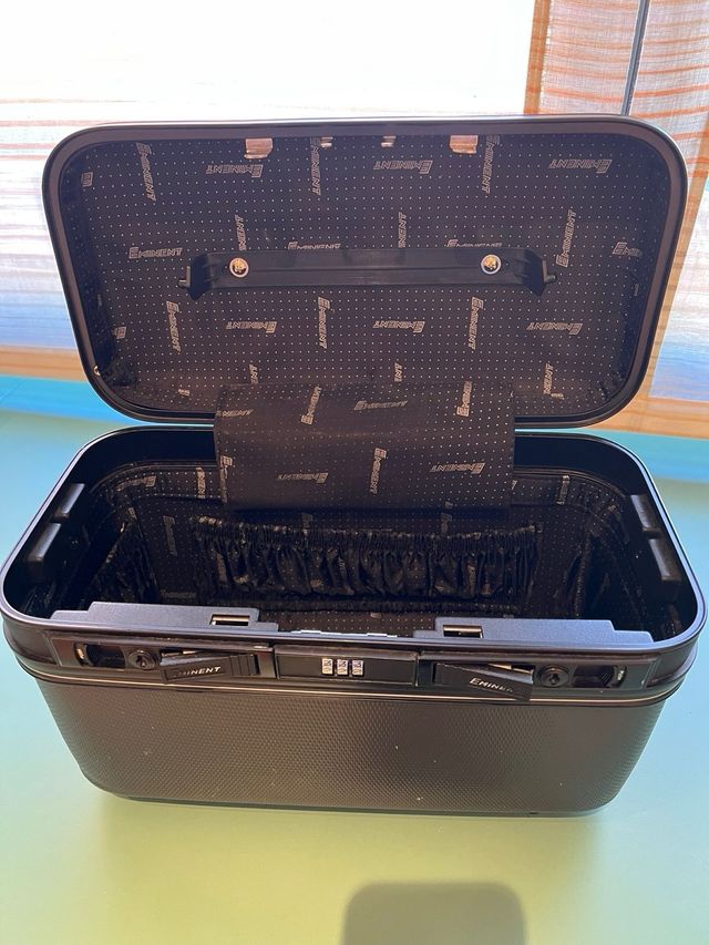 Neceser de viaje negro Eminent