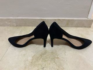 Tacones negros ante asimétricos talla 38