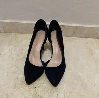 Tacones negros ante asimétricos talla 38