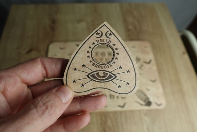 Ouija de madeira gravada ESOTERISMO