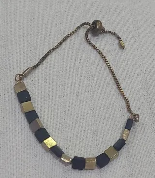 Pulsera ajustable cubos oro y negro