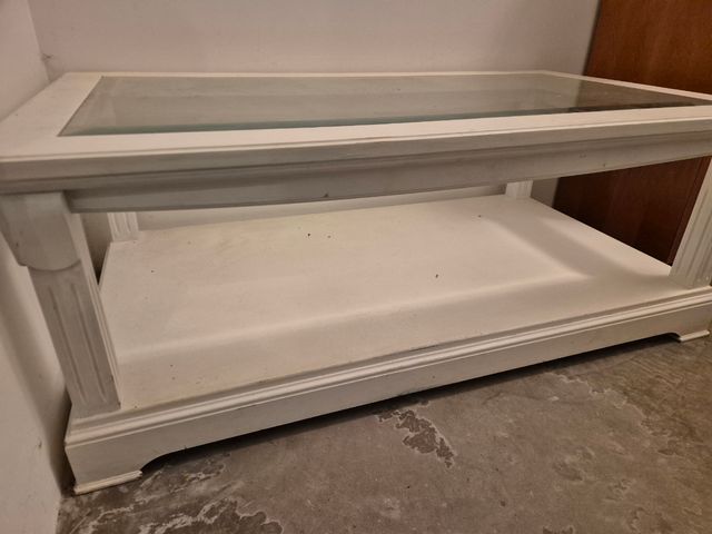 Mesa de salón de madera y cristal