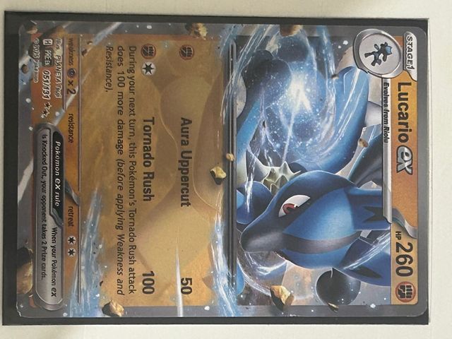 Carta Pokémon Lucario EX 051/131 + funda