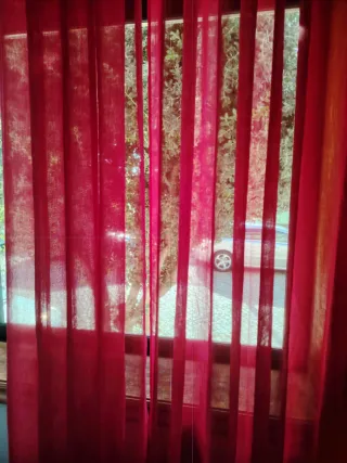 Cortinas Vermelhas com Ilhós