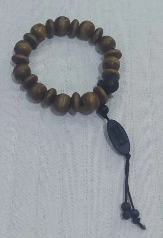 Pulsera de madera con detalle