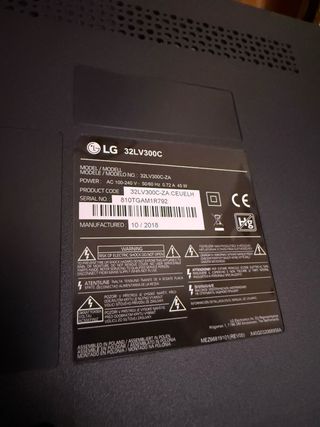 TV LG 32LV300C - con soporte para colgar de pared