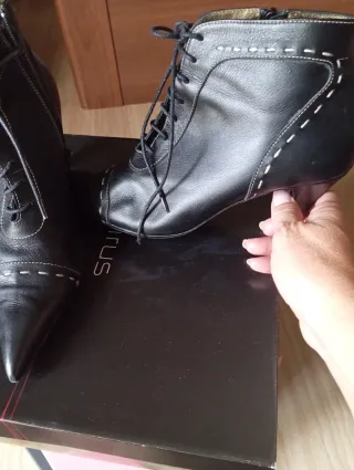 Botas vintage años 90 cordones tacón De Ubrique