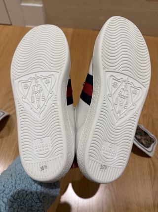 Zapatillas Gucci Blancas con Adornos de Gato