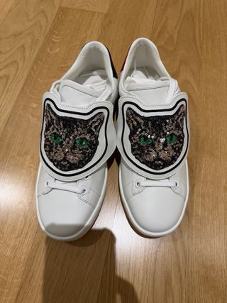 Zapatillas Gucci Blancas con Adornos de Gato