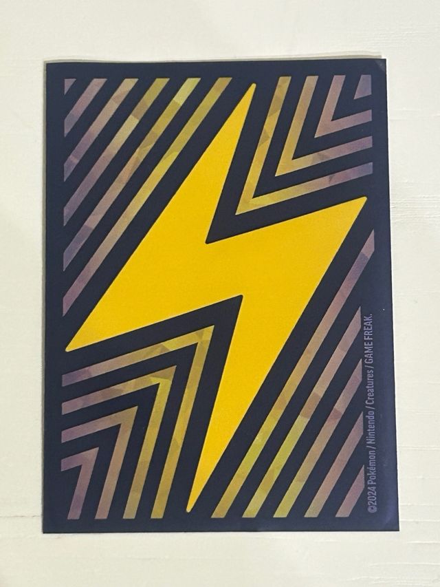 Carta Pokémon Tyme Entrenador + funda