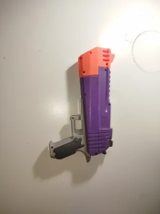 Pistola Nerf Morada y Naranja