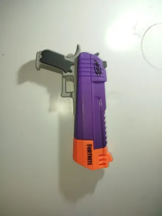 Pistola Nerf Morada y Naranja