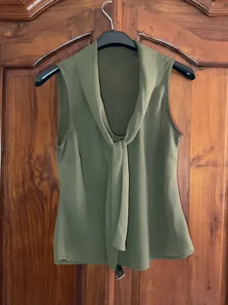 Camicetta vintage verde militare con fiocco