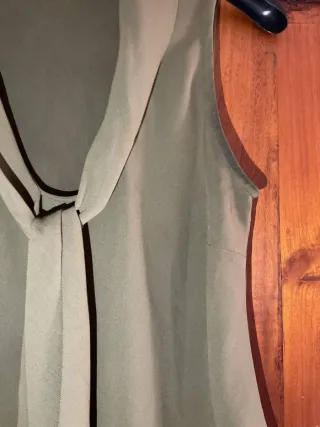 Camicetta vintage verde militare con fiocco