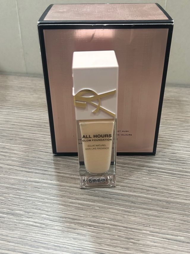 Fondotinta YSL All Hours Glow Foundation