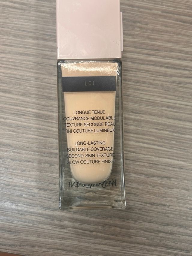 Fondotinta YSL All Hours Glow Foundation
