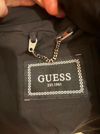 Chaqueta Guess Oxana impermeable negra