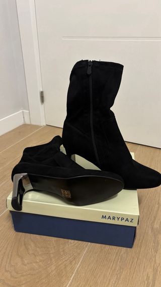Botines MARYPAZ negros tacón plateado, nuevos.