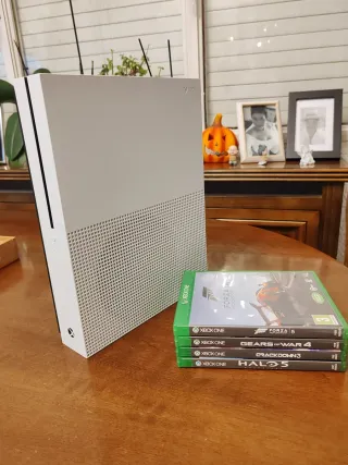 Xbox One 1TB Blanca + 4 Juegos ( no incluye mando