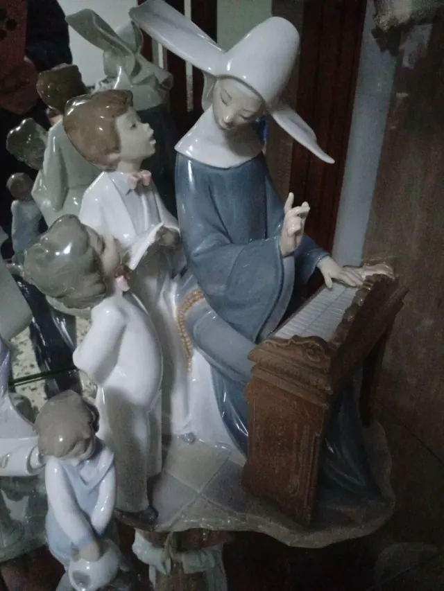 Lladro Monja Órgano Niños Porcelana