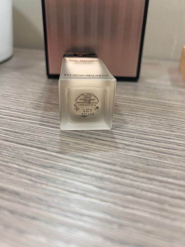 Yves Saint Laurent Fondotinta All Hours