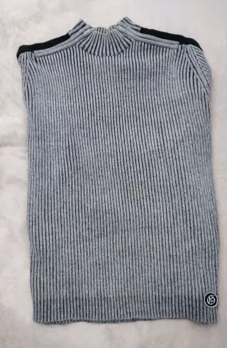 Jersey cuello alto hombre gris y negro