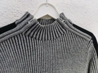 Jersey cuello alto hombre gris y negro