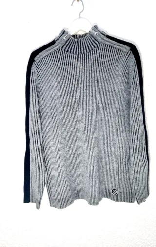 Jersey cuello alto hombre gris y negro