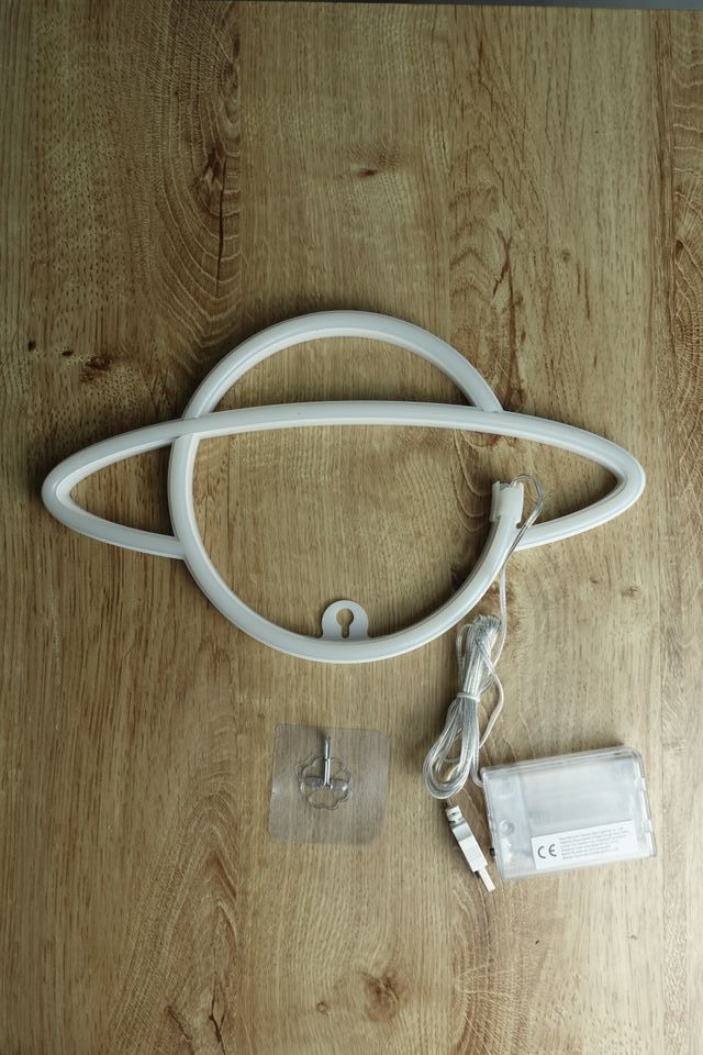 Luz LED planeta Saturno USB multicolor neon