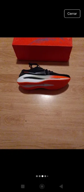 Zapatillas Xtep Negras y Naranjas