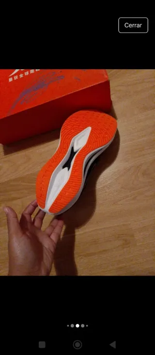 Zapatillas Xtep Negras y Naranjas