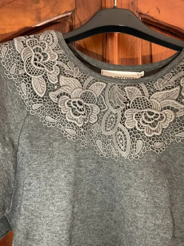 Body invernale grigio con pizzo