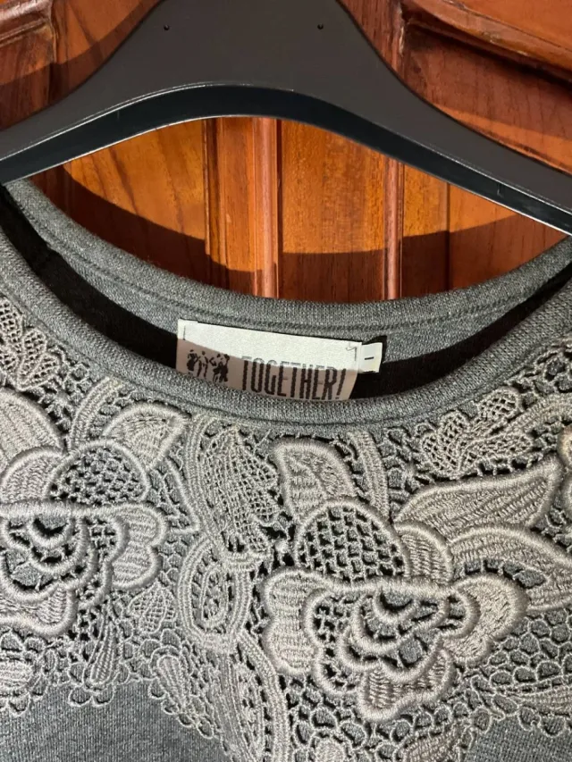 Body invernale grigio con pizzo