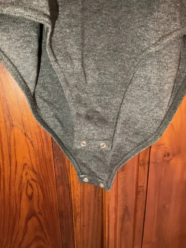 Body invernale grigio con pizzo